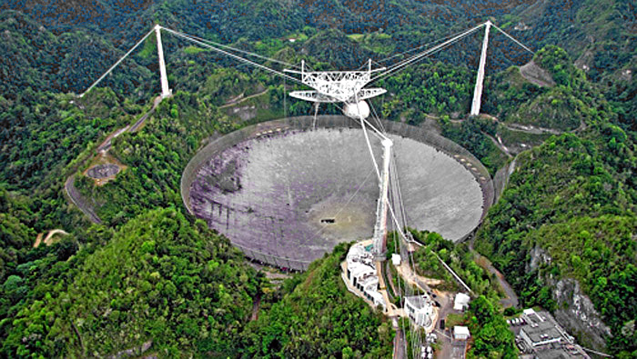 El gigantesco radiotelescopio en Puerto Rico sufre un trágico accidente