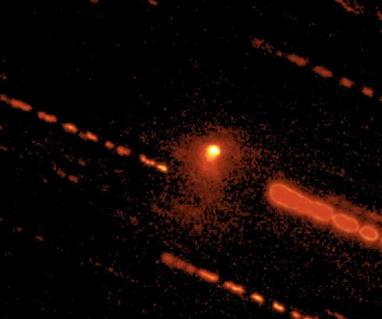 Astrónomos descubren actividad cometaria en un misterioso objeto distante