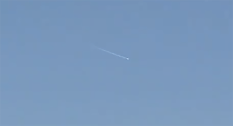 Cohete chino finalmente cae en el Océano Índico en medio de críticas