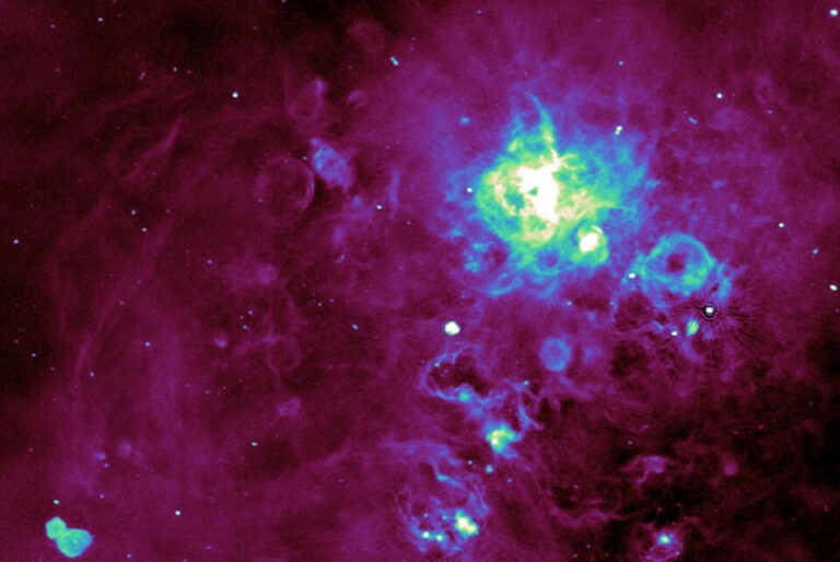 Astrónomos detectan miles de nuevas señales de radio de fuentes cósmicas cercanas