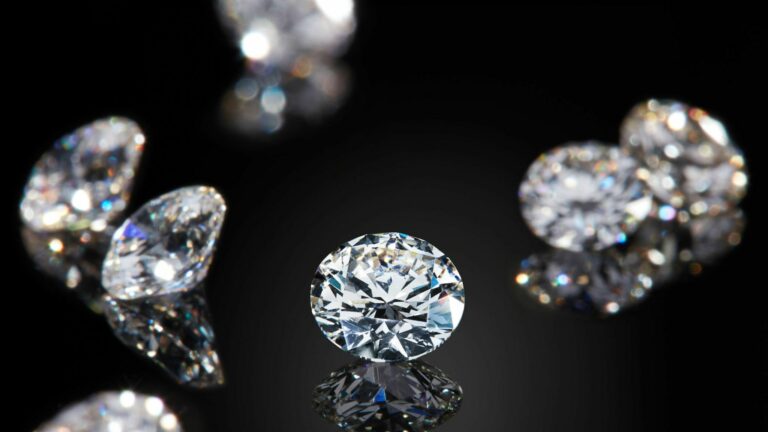 Los diamantes más raros se forman a 300 km bajo la superficie y a partir de restos de organismos