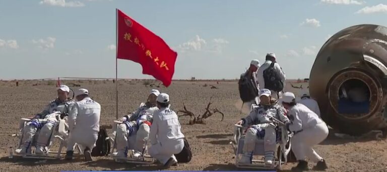 La primera tripulación de la estación orbital china Tianhe regresó a la Tierra