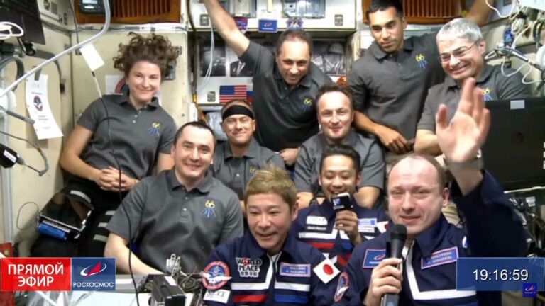 Multimillonario japonés Yusaku Maezawa llegó a la ISS en una cápsula Soyuz