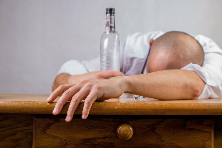 Estudio sugiere que los remedios para la resaca no poseen evidencia científica sólida