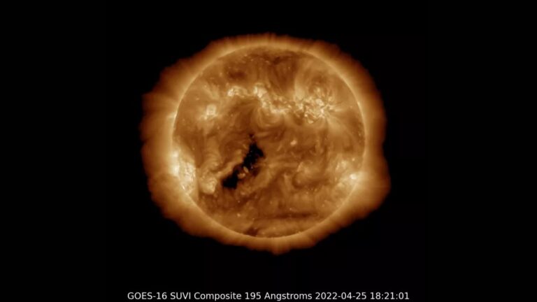 Una mancha solar envía una poderosa llamarada de clase X a la Tierra