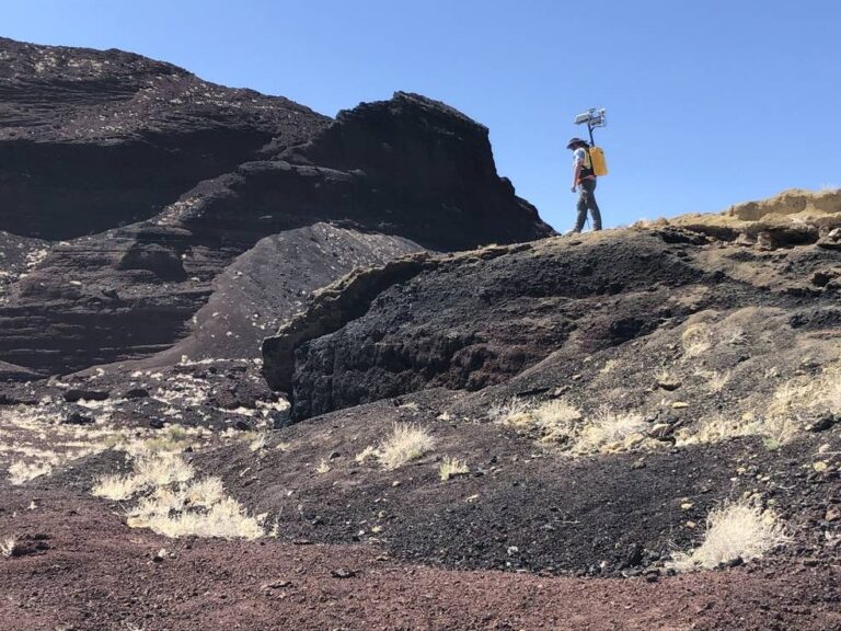 La NASA quiere usar esta ingeniosa mochila-radar para sus misiones tripuladas a la Luna