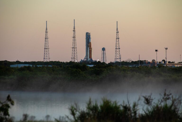 El cohete lunar Artemis 1 será retirado de la plataforma de lanzamiento después de intentos fallidos de abastecimiento de combustible