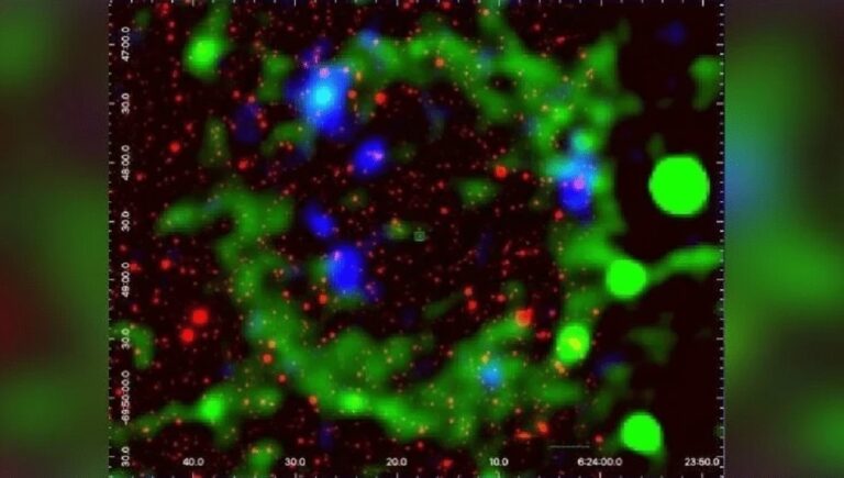 Este misterioso anillo cósmico podría ser la primera supernova intergaláctica conocida