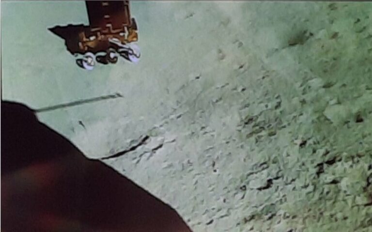 El lander lunar de la India ha detectado una posible actividad sísmica en la Luna