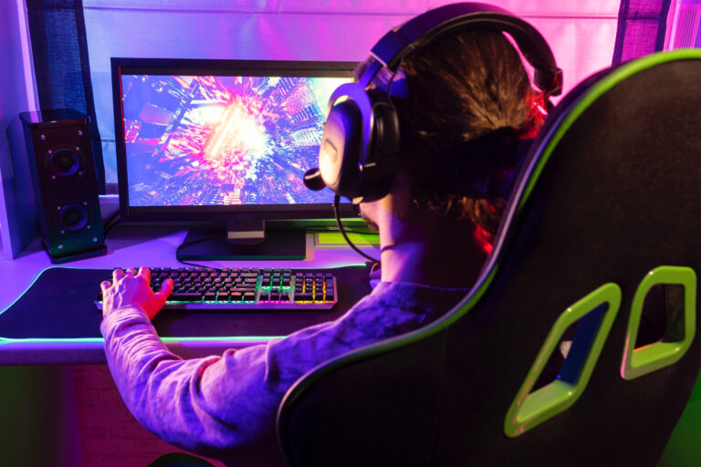 Los videojuegos pueden dañar severamente la audición, concluye revisión exhaustiva