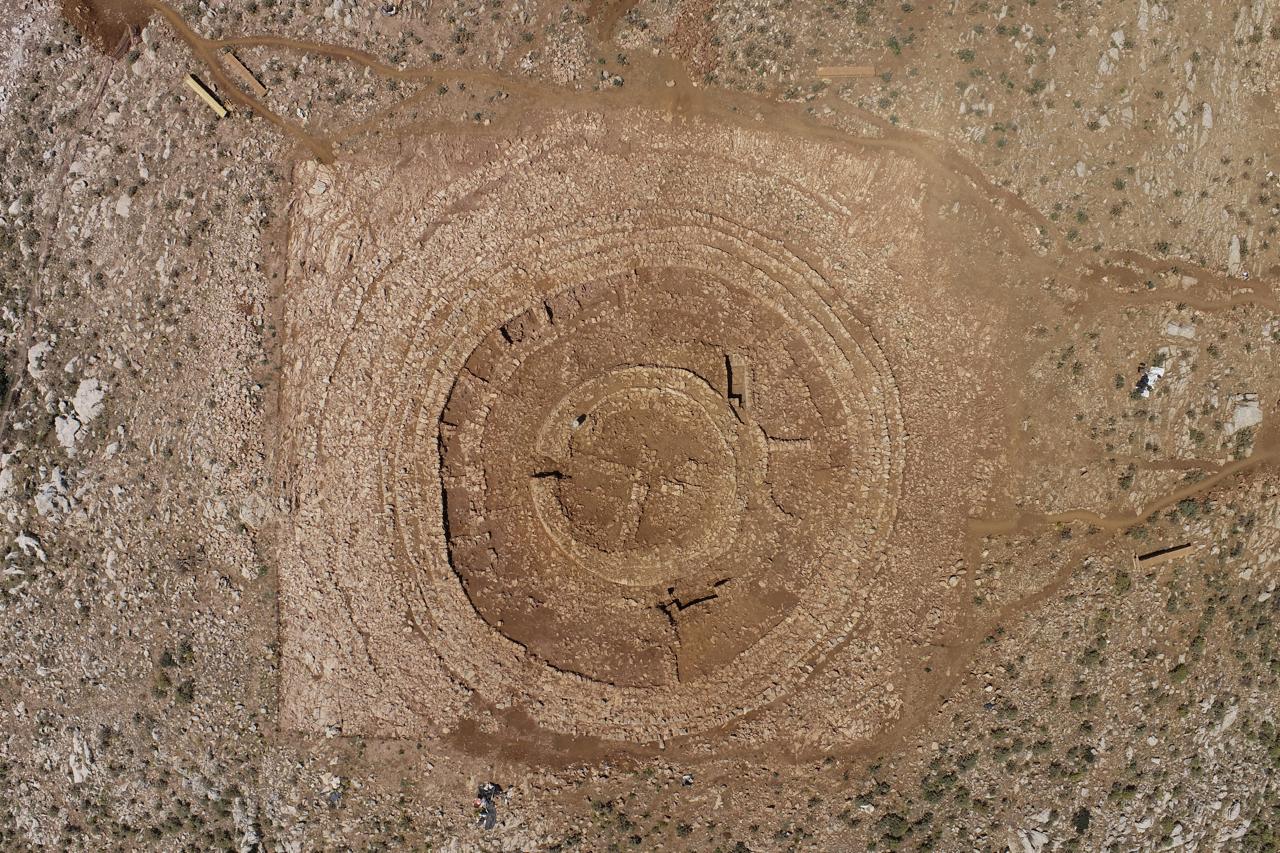 Arqueólogos descubren misterioso monumento circular de la Antigua Grecia