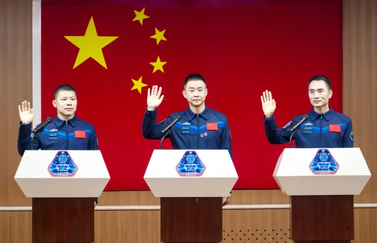 China lanzó la nave Shenzhou 20 con 3 astronautas a la estación espacial Tiangong