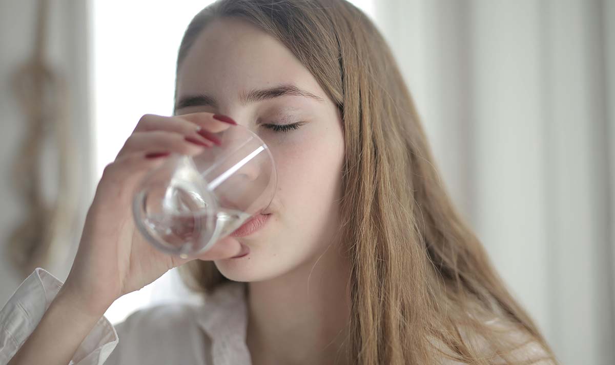 Los microplásticos persisten en el agua potable a pesar de los avances en las plantas de tratamiento