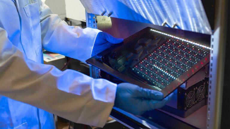 Investigadores crean paneles “solares” que pueden funcionar en interiores