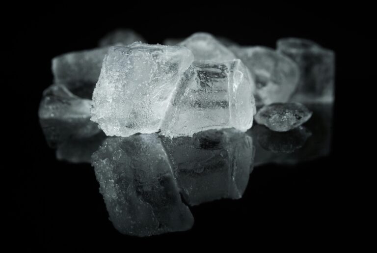 Descubren hielo que se congela a temperatura ambiente en un experimento con láser de rayos X