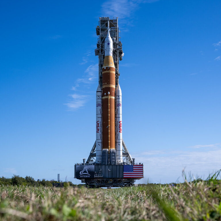 La misión tripulada de la NASA a la Luna se retrasa tras fugas de combustible