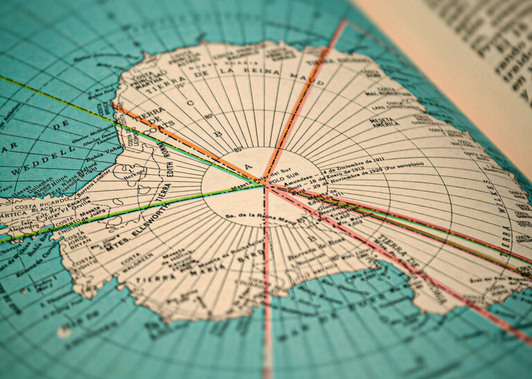 Científicos finalmente resuelven el misterio de qué causa el extraño «agujero de gravedad» de la Antártida