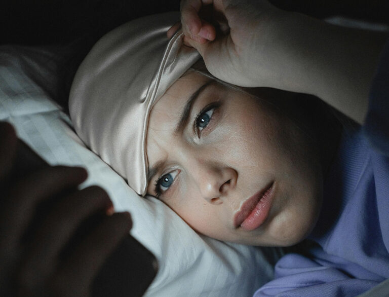 Quedarse despierto hasta muy tarde podría dañar silenciosamente tu corazón