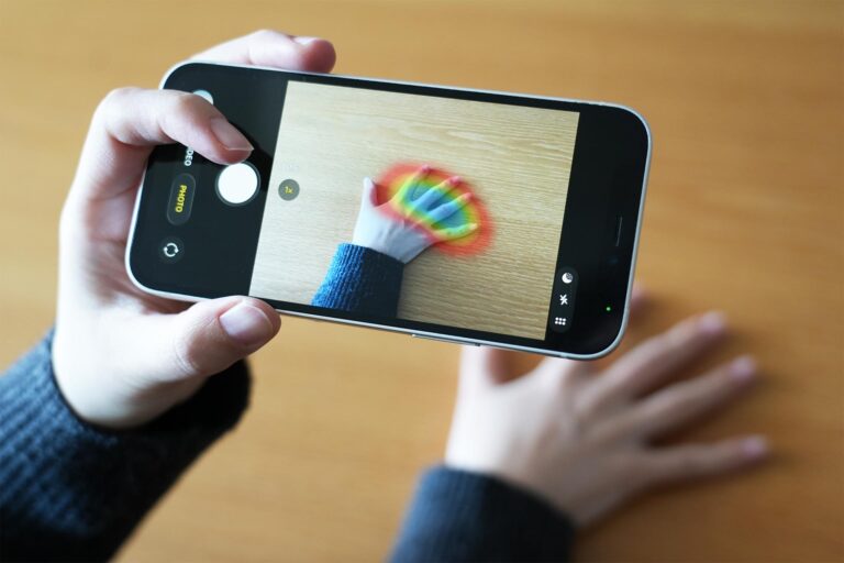 Crean IA que identifica una enfermedad rara analizando el dorso de la mano