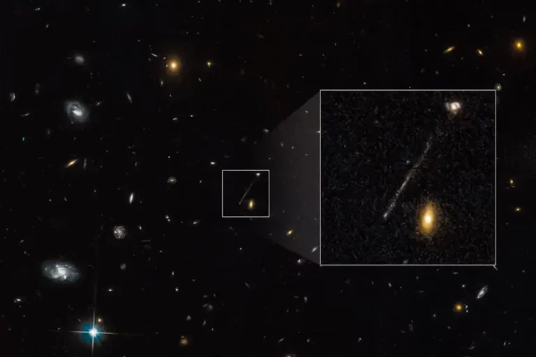 Un agujero negro supermasivo podría haber sido expulsado de su galaxia