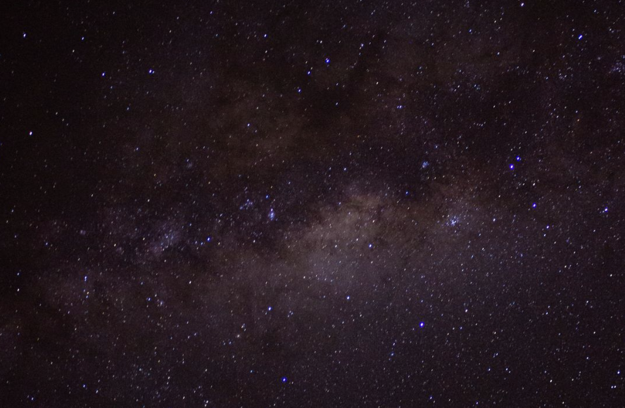 La materia oscura podría estar dejando señales en la atmósfera de la Tierra